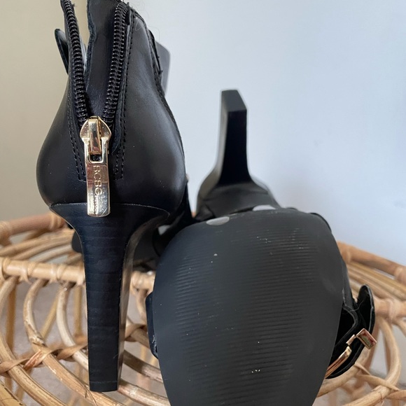 NWT BCBG Buckle Heels - Picture 3 of 4